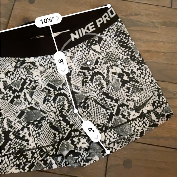 Nike Pro Compression Shorts Size Small Snakeskin Black and White - Picture 3 of 4